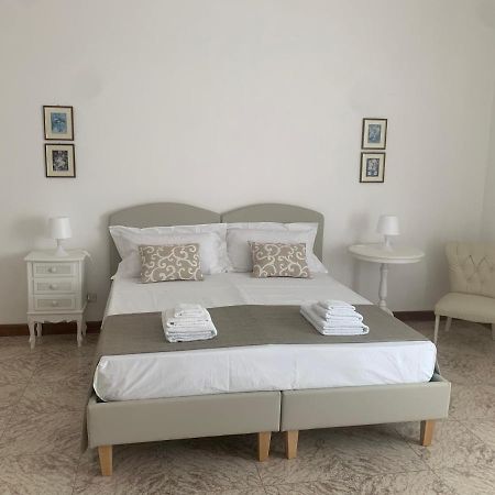Porta Napoli Rooms เลชเช ภายนอก รูปภาพ