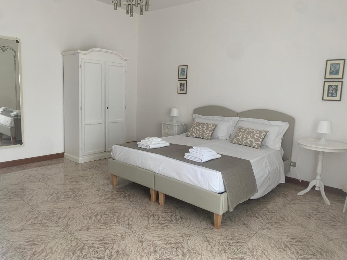 Porta Napoli Rooms เลชเช ภายนอก รูปภาพ